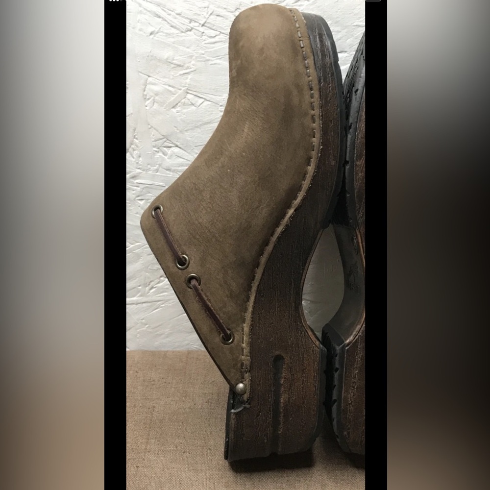 Dansko Shannon Women's Clogs Mules Brown Nubuck Leather Tassels Size 8.5-9 EU 39 - Picture 11 of 16
